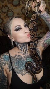 MistressDarkSindel Mistress and her snakes Pic 4