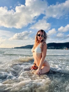 InterGirl Public Pic