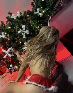 Agatha210 Christmas👄 Pic