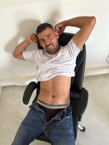 magnus_serket WOULD YOU LIKE TO SEE ME? Pic 2