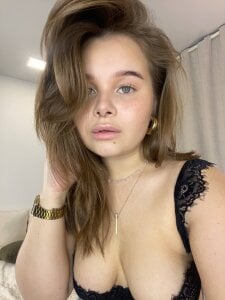 Anna_Nicol Sports outfit Pic 3