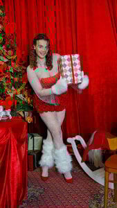 KarenClarks ❄️❤️🎁 Pic 4