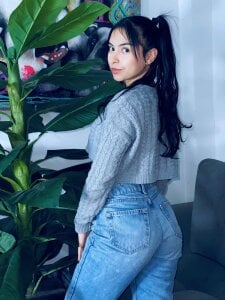 Nina_Velvet Public Pic 5