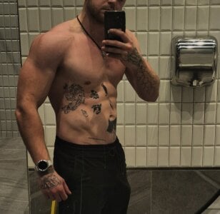 hotbuffaloblll's XXX Nude Photo 3