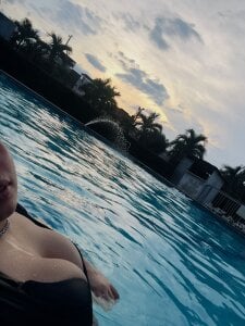 Pool Day💙💦 od Blair_BigTits  4 snímek