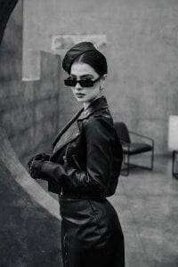 ElleDiane Black & White Pic 8
