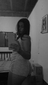 sexy18iris Public Pic 3