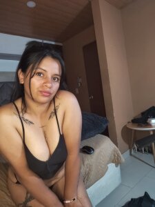 Desirelust_ Public Pic 2