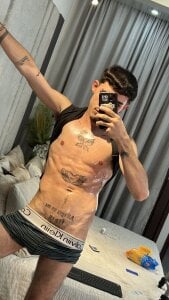 Oil in my body de NikoStone_  2 photos