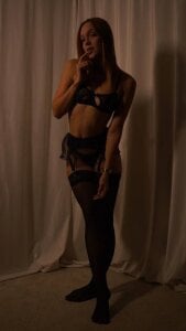 AvaLarsonのPublicの枚の写真