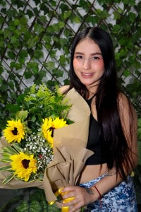 Ashley_Evans22 SunFlowers Pic 4