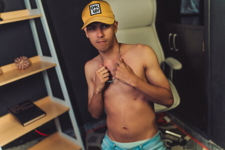 DerryMeyers_ Public Pic 4