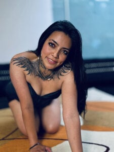 LiaMonroee_ elegant hot 😈🖤 Pic 3