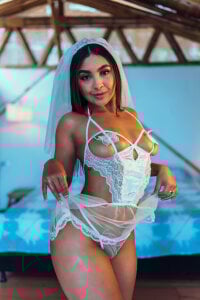 AmberEvans1_ Public Pic 3