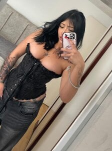 janetteJones_ The lady in black Εικόνα 3