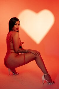 ValerieSoto Valentine Day❤️❤️  9টি ছবি