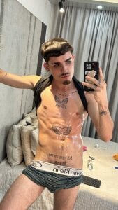 Oil in my body de NikoStone_  4 photos