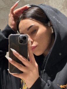 AliceWorall Public Pic 4