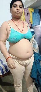 DesiCouple9938 Public Pic 4