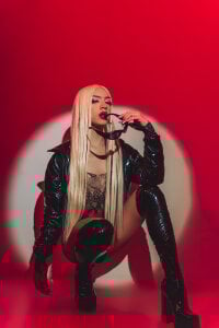 DeboraCopper Red Girl Foto 2