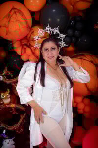 EmmaJhomson HALLOWEEN 2025 👻 Pic 9