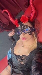 OliviaSmith haloween Pic