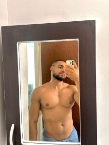 CHRISTIAN_DISICK The mirror зображення