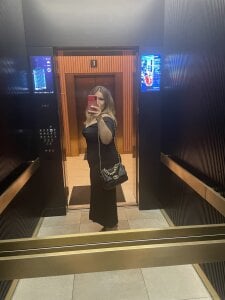 EvaCurvy Public Pic 5