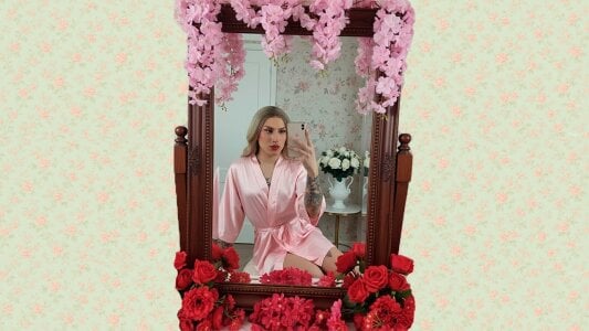 queenramoona-hot: Public ( 5 фото)