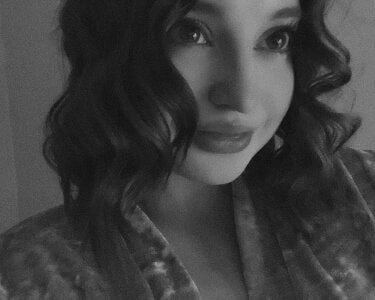 AdelaRowlins Public Poză 4