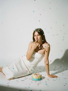 YeeVella Twirl & Tease Pic