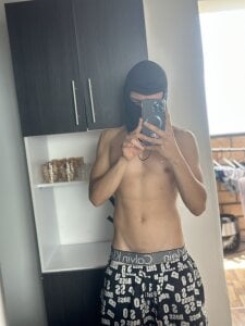 A domineering and ruthless boss. I'll drain your wallet. de Master_Ruthless777  5 Imagens