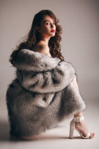 BlerLesly kullanıcısının fur coat on naked body albümü -  fotoğraf