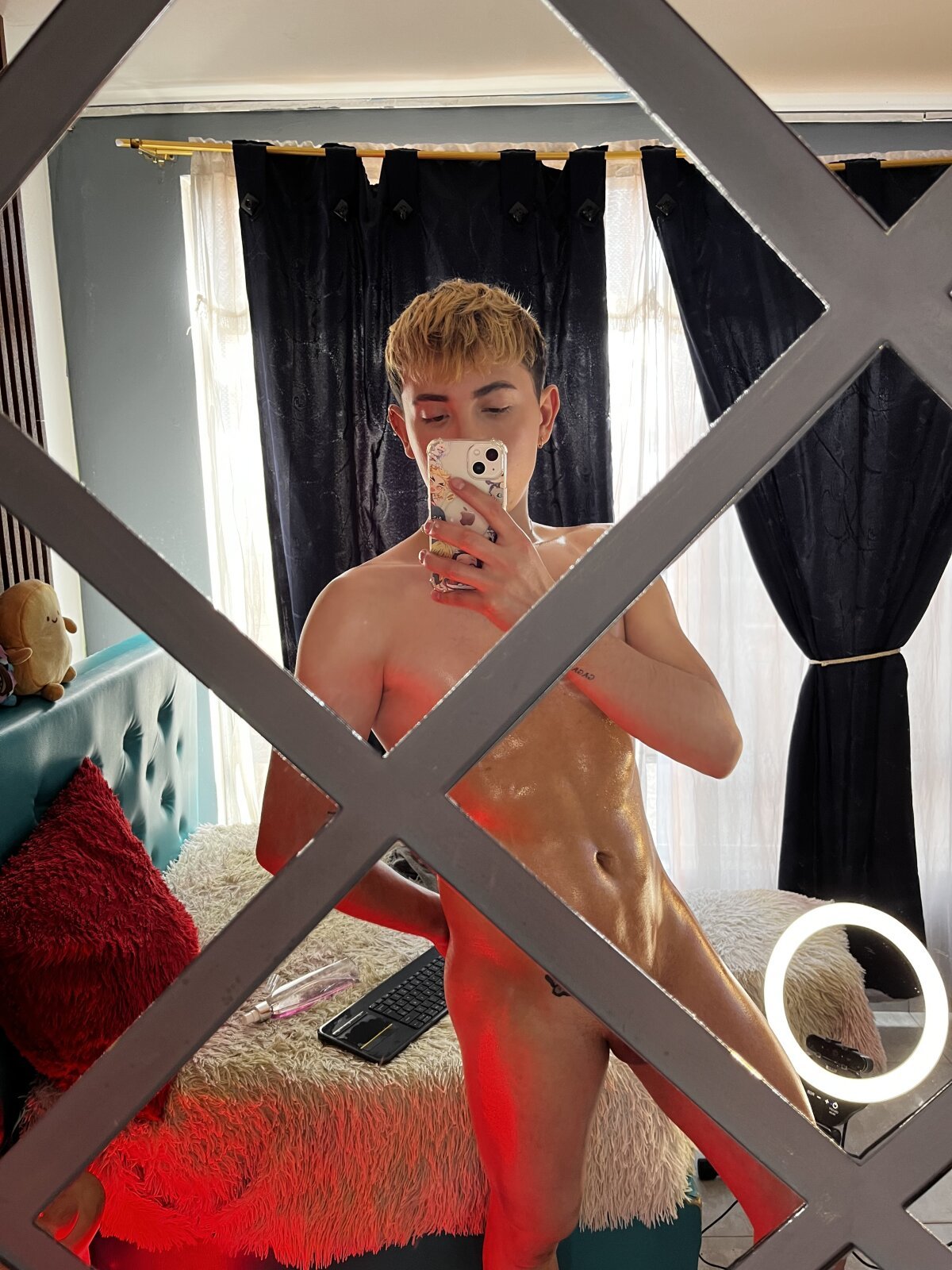 صور Naughty__Chriss الرائجة  3129