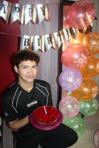 JonnyDarka It was my birthday stream 🎂🎁🎈 Pic 5