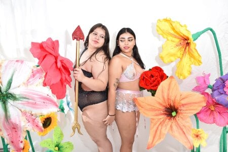 Laia_and_Aloby Your Valentine's Day girls Pic 6