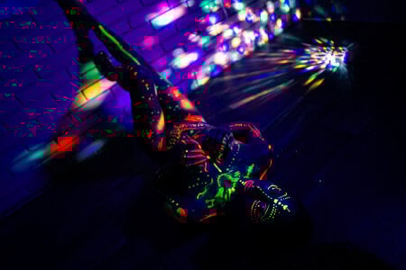 sarah_banks1 neon Pic 7