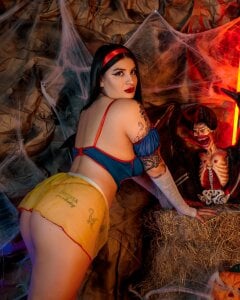 Lunaclarx Snow White 🍎 Pic 4
