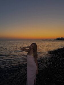 CarmenLipkin Dress and sea зображення