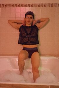 I have space here de Logan_Woods  photos