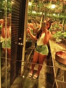 triana-hot18 Public Pic 3