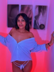 ShayMilleer Skin and whispers💖😋 Foto 2