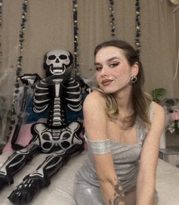 EmelyMason Halloween is a time of reincarnation👻 Pic 2