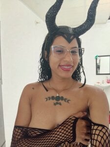 Karii-R 🖤🧸 Pic 4