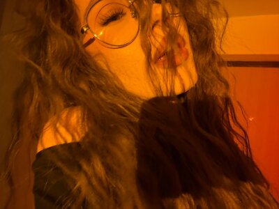 Straight or curled hair? de DebraSchneider  2 photos