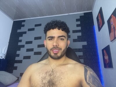 adamhairy adam smiles Immagine  2