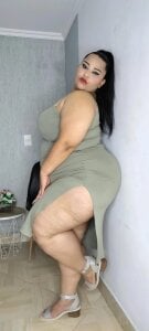 Do you like it better with the dress or without it? 🔥🔥 de Clarigil  5 Imagens