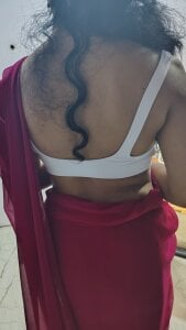 A small picture with the blouse given by Stripchat. de Cute-Telugu-Teacher  2 Imagens