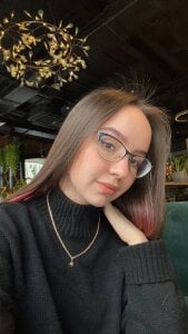 LisaSmiths Elegant Pic 4