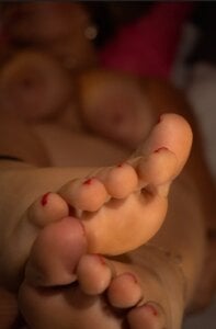 Sweet_Rosee_ TEASE FEET 🔥 Pic